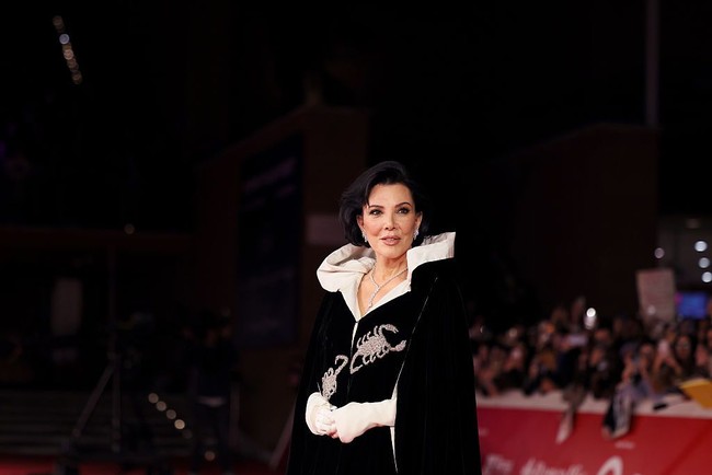 Foto Kris Jenner Bikin Pangling, Wajah Awet Muda Diduga Hasil Facelift ...
