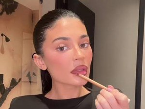 Tren Lip Liner Melonjak di 2026, Wanita Ingin Bibir Tebal Tanpa Filler
