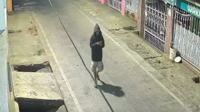 Maling bobol rumah warga di Jalan Kumala, Makassar.