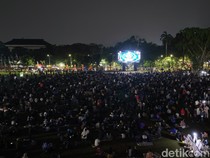 Cerita Pedagang Kebagian Rezeki dari Nobar Persib di Cibinong