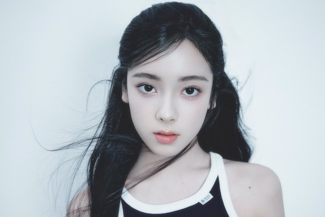 Tahun lalu, OA mulai diperkenalkan sebagai salah satu trainee yang tergabung dalam unit A2O Rookies. Pada 12 Oktober 2026, ia resmi debut dengan lagu NEON bersama 8 personelnya. Foto: dok. Instagram @a2o.lite