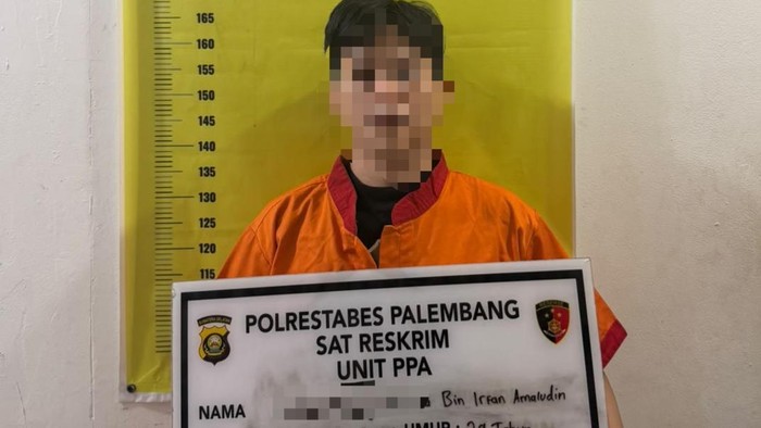 Pelaku yang menyetubuhi remaja 17 tahun di hotel Palembang saat diamankan polisi