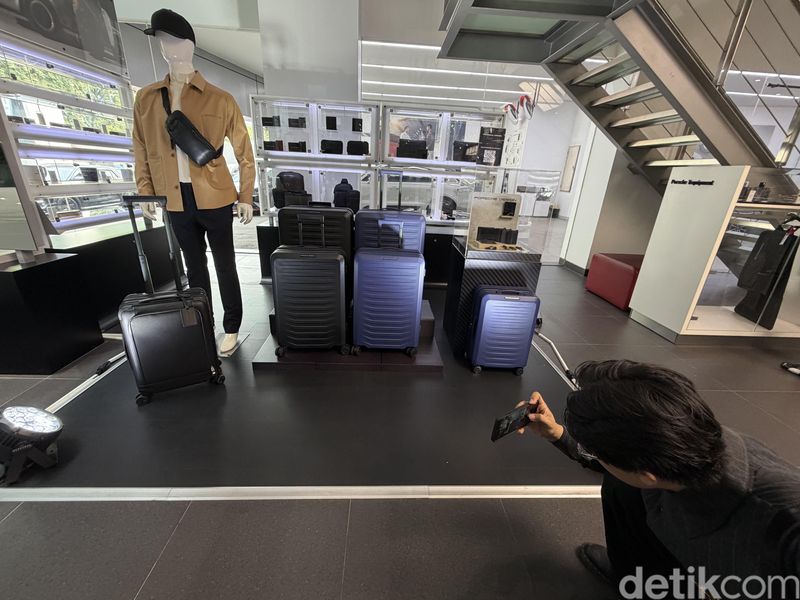 Peluncuran Koleksi Koper Porsche Design x Bric's