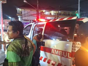 Pemotor Ngamuk Aniaya Pengemudi Mobil di Perempatan Dalung
