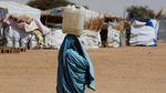 Pengungsi Sudan Antre Air Bersih, Anak-anak Bertahan di Kamp Chad Pengungsi Sudan Antre Air Bersih, Anak-anak Bertahan di Kamp Chad