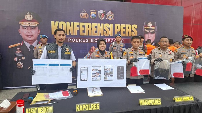 Kapolres AKBP Yenni Diarty saat jumpa pers hasil Operasi Sikat Semeru 2026
