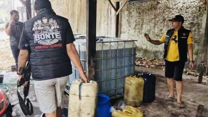 Tedmon Solar Polisi Gerebek Gudang Penimbunan BBM di Rejang Lebong, 3,3 Ton Bio ...