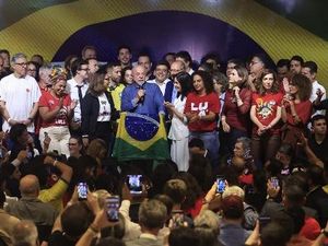 Video: Jalanan Brasilia Meriah! Ribuan Pendukung Sambut Kemenangan Lula da Silva