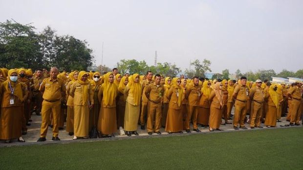 Sekda Kendari, Amir Hasan, minta ASN fokus pada kebersihan menjelang penilaian Adipura. Sekda Kendari, Amir Hasan, minta ASN fokus pada kebersihan menjelang penilaian Adipura.