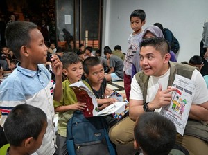 Seskab Teddy: 45 Ribu Anak Jalanan Kembali Bersekolah Lewat Sekolah Rakyat