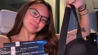 Dalam unggahan terbaru di Instagram, Shafa Harris tampak memborong banyak buku. Kalian mau lihat buku-buku yang baru aku beli nggak? tulisnya dilihat pada Senin (26/10/2026). (Foto: dok Instagram shafaharris)