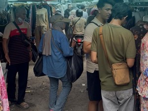 Video detikfinance Check: Dari Jawa Barat ke Jakarta, Bagasi Mobil Disulap Jadi Lapak Baju!