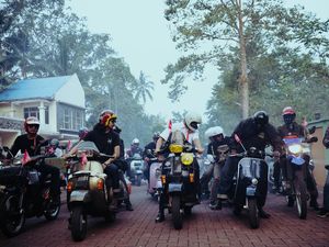 Unik, Motor Kustom Touring Bareng Sunset Ride di Sulawesi