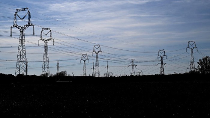 Tonggak Baru, PLTN Mochovce Slovakia Mulai Salurkan Listrik Unit keempat Pembangkit Listrik Tenaga Nuklir (PLTN) Mochovce di Slovakia mulai menyalurkan listrik ke jaringan nasional pada 15 Oktober 2026. Pencapaian ini menjadi tonggak penting bagi sektor energi negara Eropa tersebut setelah proses pembangunan dan pengujian yang berlangsung selama bertahun-tahun. REUTERS/Radovan Stoklasa