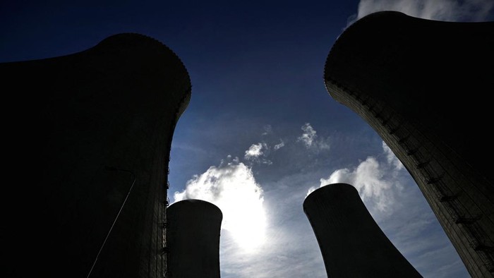 Tonggak Baru, PLTN Mochovce Slovakia Mulai Salurkan Listrik Unit keempat Pembangkit Listrik Tenaga Nuklir (PLTN) Mochovce di Slovakia mulai menyalurkan listrik ke jaringan nasional pada 15 Oktober 2026. Pencapaian ini menjadi tonggak penting bagi sektor energi negara Eropa tersebut setelah proses pembangunan dan pengujian yang berlangsung selama bertahun-tahun. REUTERS/Radovan Stoklasa