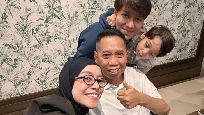 Lesti kejora dan Rizky Billar bertemu dengan Tukul Arwana.