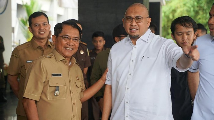 Wakil Ketua Komisi VI DPR RI dari Fraksi Gerindra Andre Rosiade (kanan) dan Bupati Padang Pariaman John Kenedy Azis (kiri). dok istimewa Wakil Ketua Komisi VI DPR RI dari Fraksi Gerindra Andre Rosiade (kanan) dan Bupati Padang Pariaman John Kenedy Azis (kiri). dok istimewa