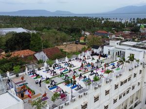 Yoga di Atas Gedung Banyuwangi, Cara Komunitas Kampanyekan Hidup Sehat