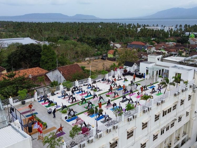 Yoga di Atas Gedung Banyuwangi, Cara Komunitas Kampanyekan Hidup Sehat