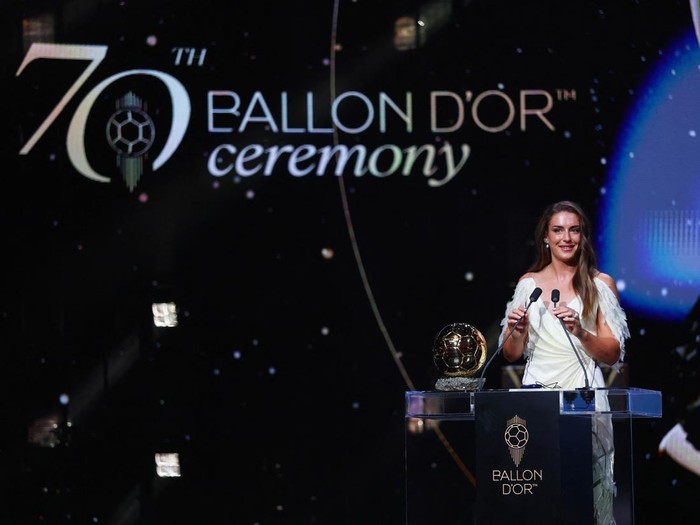 Soccer Football - Ballon d'Or - London Palladium, London, Britain - October 26, 2026 London City Lionesses' Alexia Putellas celebrates after winning the women's Ballon d'Or award Action Images via Reuters/Matthew Childs TPX IMAGES OF THE DAY