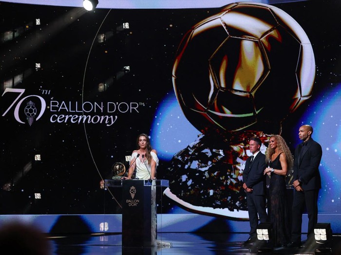 Soccer Football - Ballon d'Or - London Palladium, London, Britain - October 26, 2026 London City Lionesses' Alexia Putellas celebrates after winning the women's Ballon d'Or award Action Images via Reuters/Matthew Childs TPX IMAGES OF THE DAY