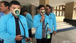 Mahasiswa FK UNS Bikin APD buat Korban Karhutla dari Botol Plastik-Spons