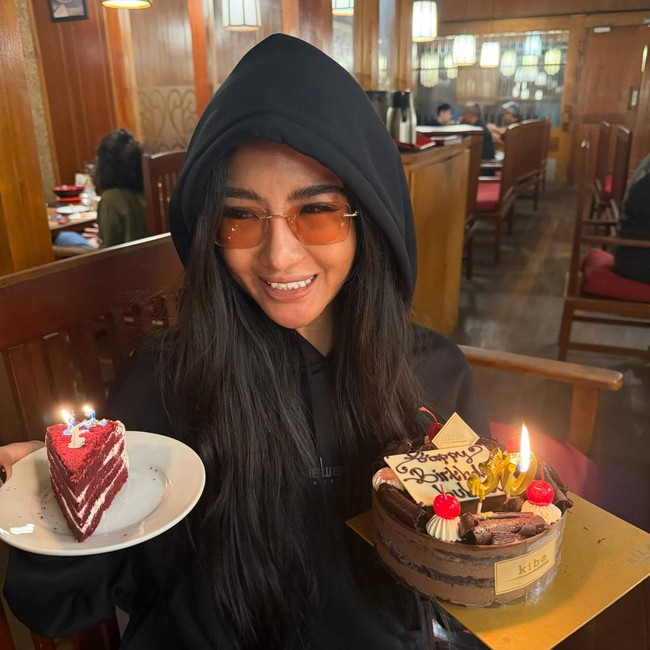 Impian Masa Kecil, Baby Kristami Bahagia Dapat Kado Drum Elektrik Saat Ultah