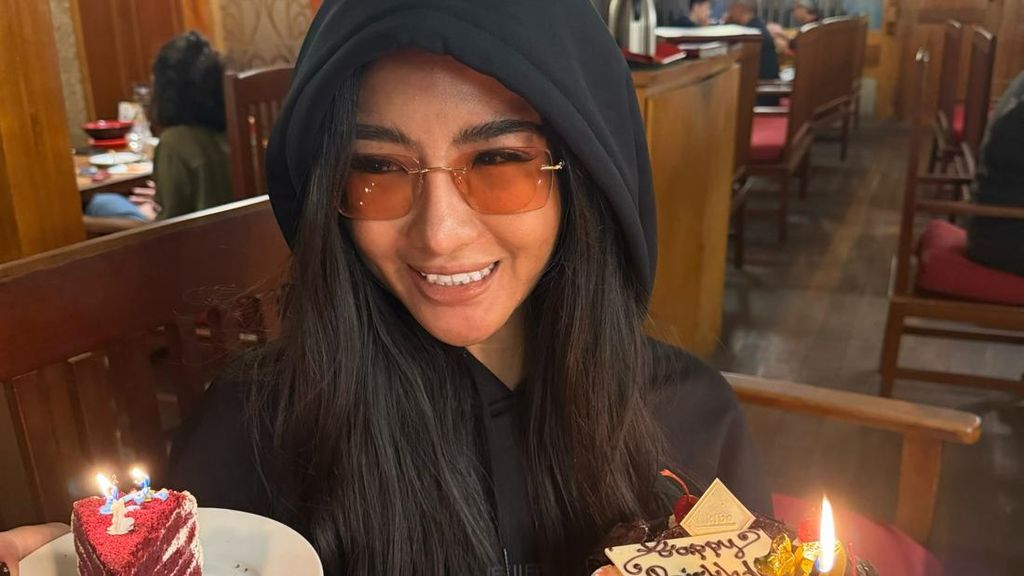 Impian Masa Kecil, Baby Kristami Bahagia Dapat Kado Drum Elektrik Saat Ultah