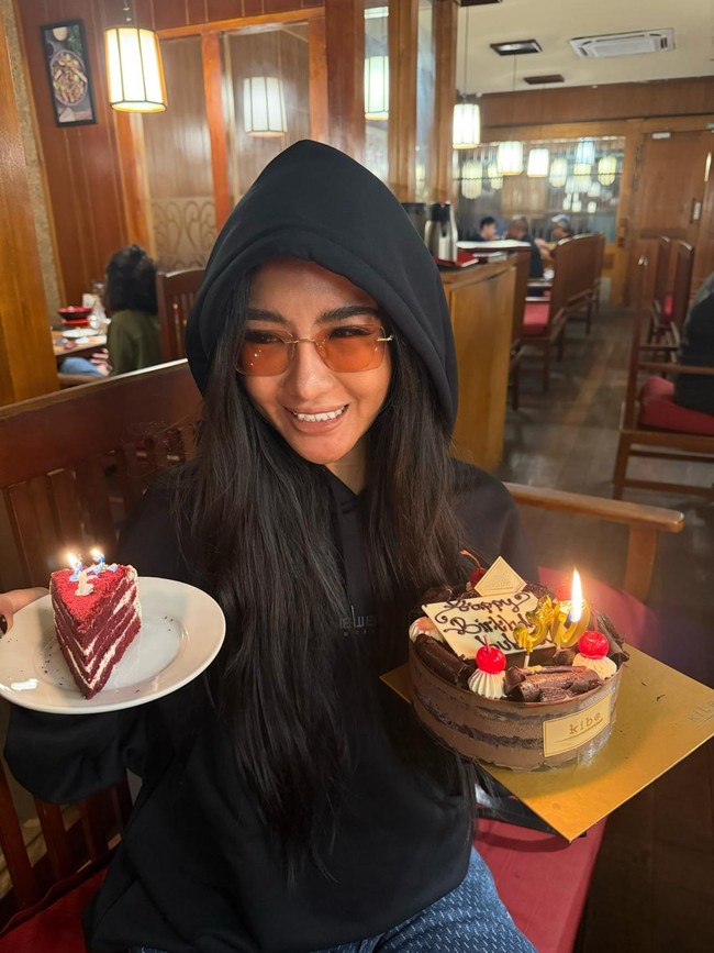 Impian Masa Kecil, Baby Kristami Bahagia Dapat Kado Drum Elektrik Saat Ultah