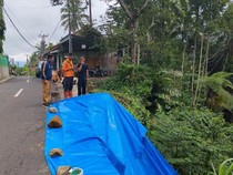 Hujan Deras Picu Longsor di Sadananya Ciamis, Jalan Kabupaten Terancam