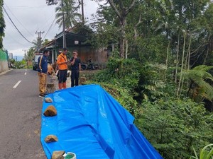 Hujan Deras Picu Longsor di Sadananya Ciamis, Jalan Kabupaten Terancam