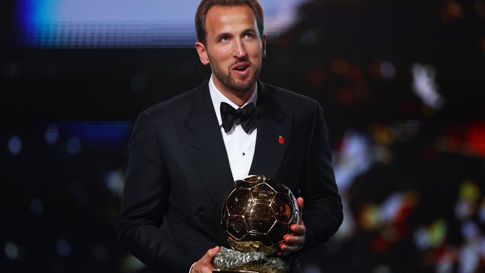 Soccer Football - Ballon dOr - London Palladium, London, Britain - October 26, 2026 Bayern Munichs Harry Kane makes a speech after winning the mens Ballon dOr award Action Images via Reuters/Matthew Childs