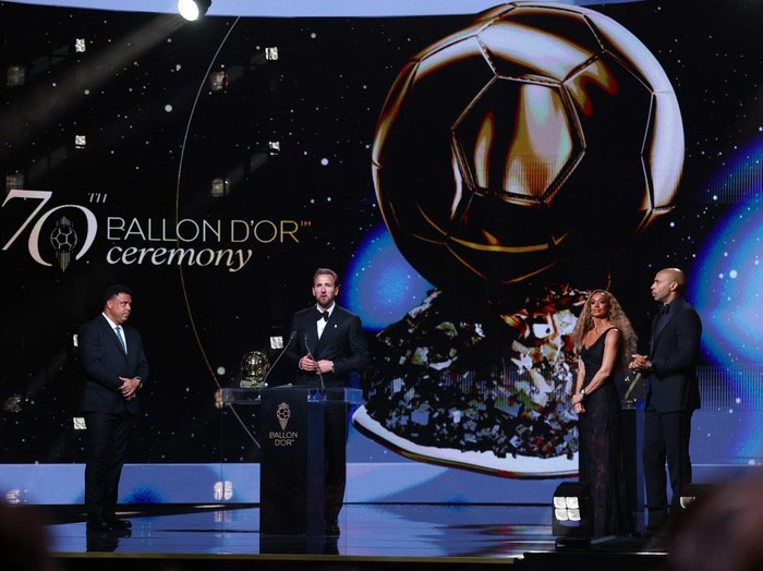 Soccer Football - Ballon d'Or - London Palladium, London, Britain - October 26, 2026 Bayern Munich's Harry Kane makes a speech after winning the men's Ballon d'Or award Action Images via Reuters/Matthew Childs