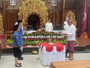 Lantik 6 PNS-Pejabat Fungsional, Gus Par Tekankan Integritas dan Disiplin