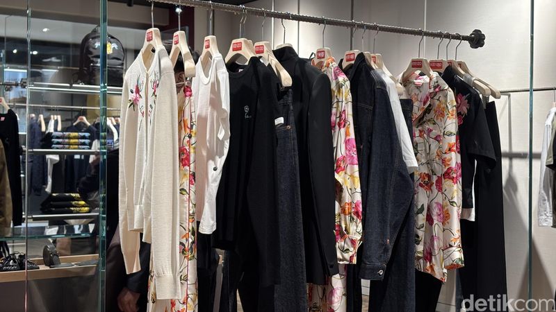 Butik pertama KENZO di Indonesia resmi dibuka. 