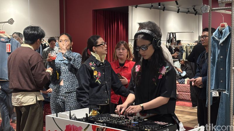 Butik pertama KENZO di Indonesia resmi dibuka. 