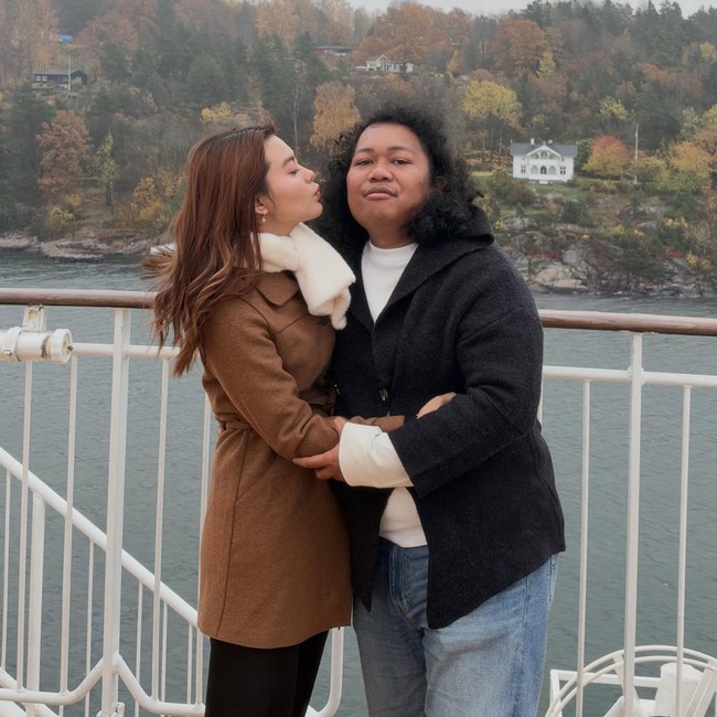 Momen Mesra Cesen dan Marshel Widianto Saat Liburan ke Oslo
