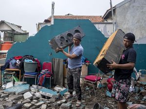 Amukan Puting Beliung Hancurkan 526 Rumah di Padalarang