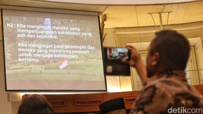 Demi Indonesia Damai, Umat Lintas Agama Gelar Doa Bersama Sejumlah umat lintas agama mengikuti doa bersama di Gereja Protestan Indonesia Bagian Barat (GPIB) Immanuel, Jakarta, Selasa (27/10/2026). Kegiatan ini menjadi momentum untuk memanjatkan harapan bagi pemulihan bangsa sekaligus memperkuat persatuan di tengah keberagaman masyarakat Indonesia.
