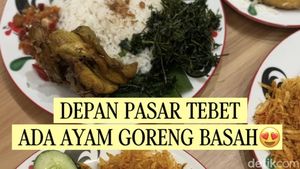Video: Baru! Ayam Goreng Basah Viral Ada di Depan Pasar Tebet
