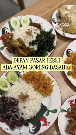 Video: Baru! Ayam Goreng Basah Viral Ada di Depan Pasar Tebet