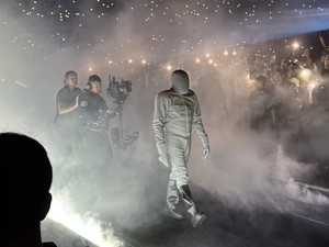 Pria Viral Jadi Kamera Operator Konser Kanye West Jakarta, Ini Sosoknya