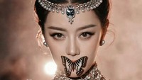 Dilraba Dilmurat bak Bidadari di Vogue Gala 2026, Bibir Dihiasi Kupu-kupu