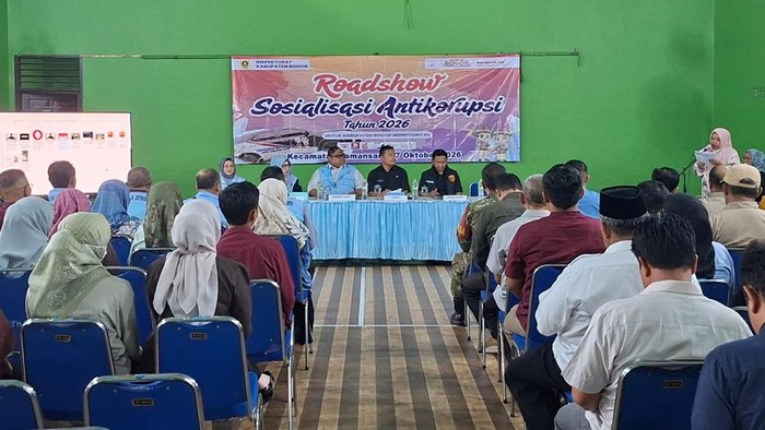 edukasi antikorupsi menjangkau kepala sekolah dan aparatur desa di Kecamatan Tamansari. Bogor