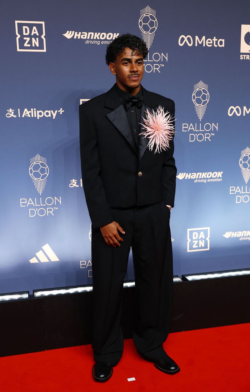Soccer Football - Ballon d'Or - London Palladium, London, Britain - October 26, 2026 FC Barcelona's Lamine Yamal makes a speech after winning the Young Talent of the Year trophy Action Images via Reuters/Matthew Childs