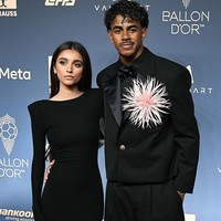 Foto Ines Garcia Temani Lamine Yamal Raih Kopa Trophy di Ballon dOr 2026