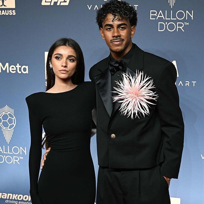 Foto Ines Garcia Temani Lamine Yamal Raih Kopa Trophy di Ballon dOr 2026