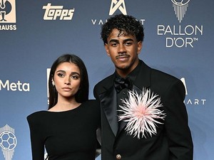 Foto Ines Garcia Temani Lamine Yamal Raih Kopa Trophy di Ballon dOr 2026