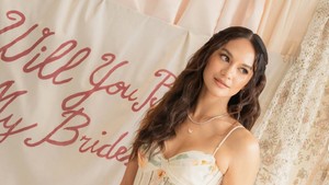 7 Potret Bridesmaid Proposal Hana Malasan, Anggun Pakai Mini Dress Floral
