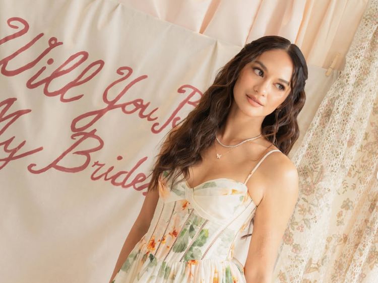 7 Potret Bridesmaid Proposal Hana Malasan, Anggun Pakai Mini Dress Floral